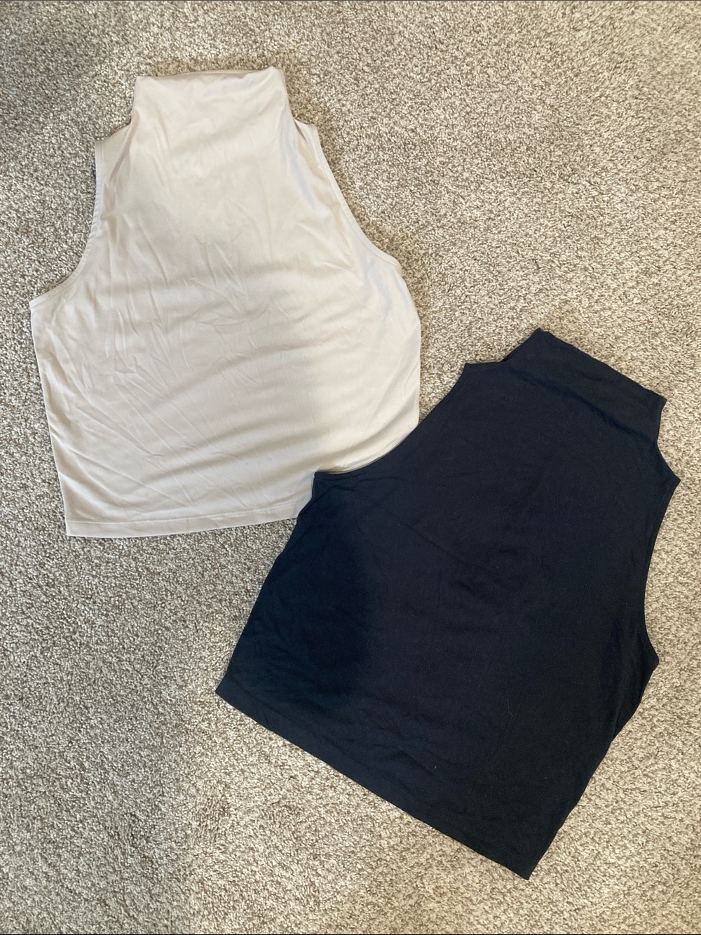 Zenly Evelyn crop mock neck tank (lot of 2)